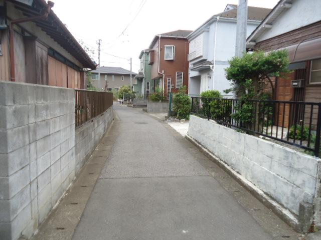 Local photos, including front road. Front road (June 2013) Shooting