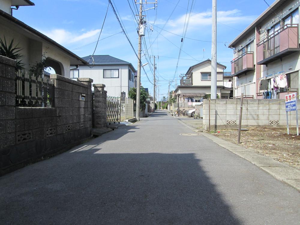 Local photos, including front road. Local (10 May 2013) Shooting