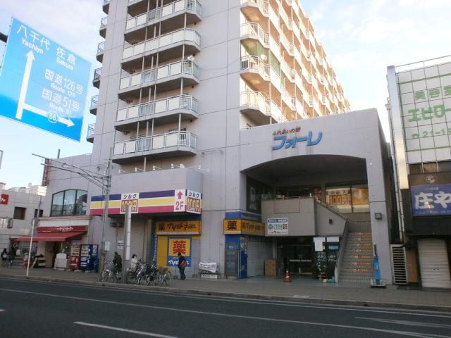 Streets around. Station commercial facility Faure