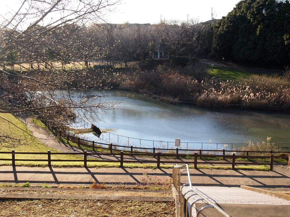 park. Utsukushigaoka 811m to neighborhood park