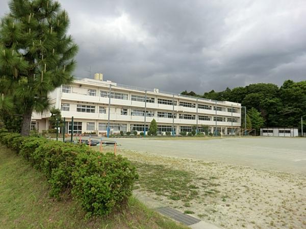 Junior high school. A 10-minute walk from the 800m junior high school until junior high school Asahi! 