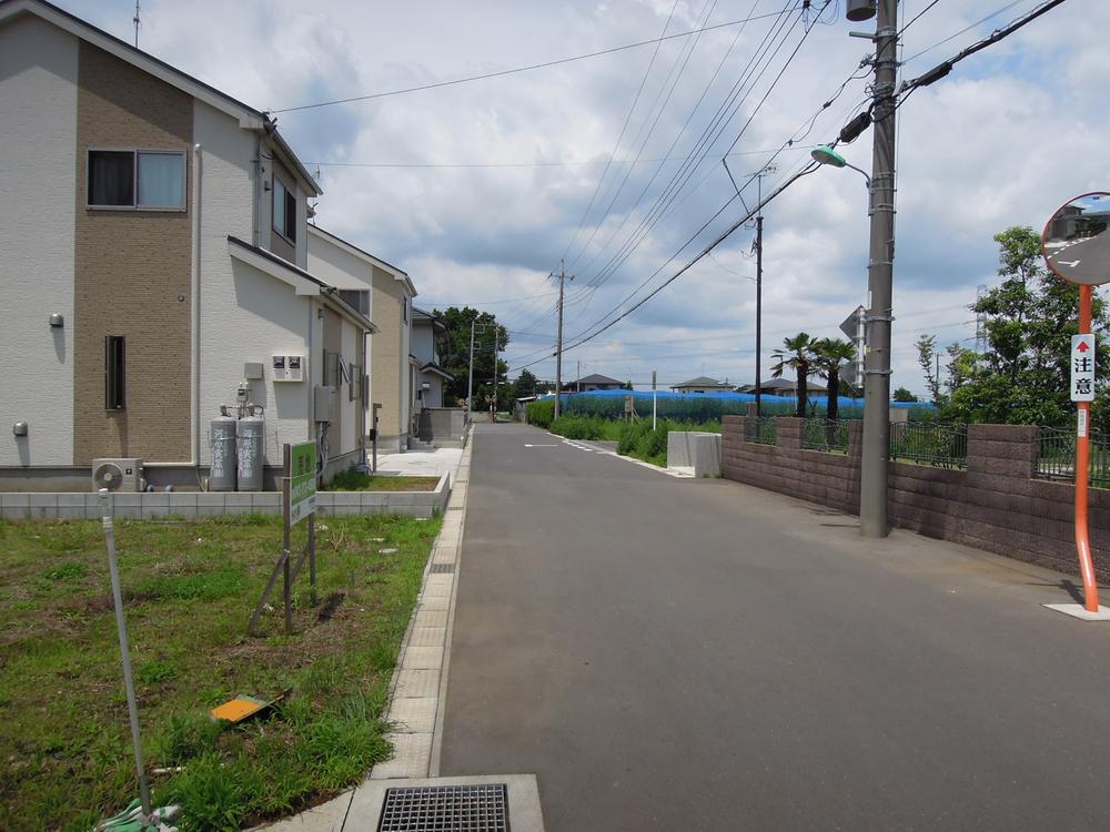 Local photos, including front road. Local (July 2013) Shooting