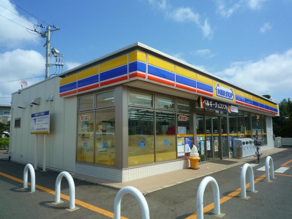 Convenience store. MINISTOP up (convenience store) 290m