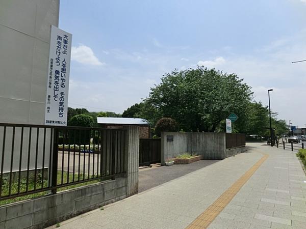 Primary school. A 13-minute walk up to 1000m elementary school to middle elementary school. 