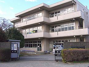 Primary school. Yotsukaidou 870m up to municipal four sum Elementary School