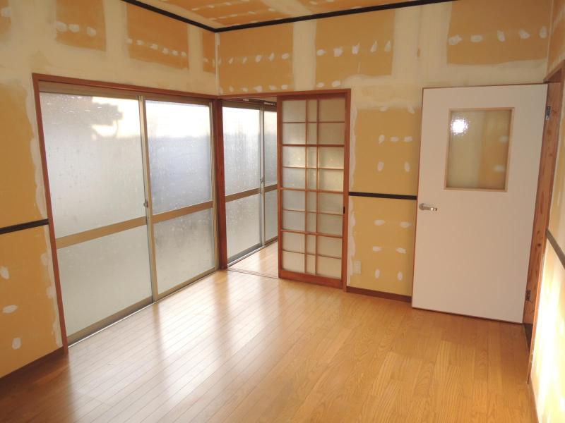 Living and room. You can choose cloth! !