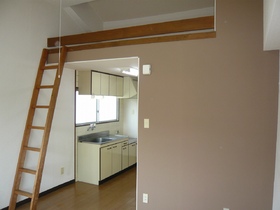 Living and room. Western-style 10 Pledge loft with 2 Pledge