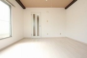 Living and room. Sunny in the south-facing balcony