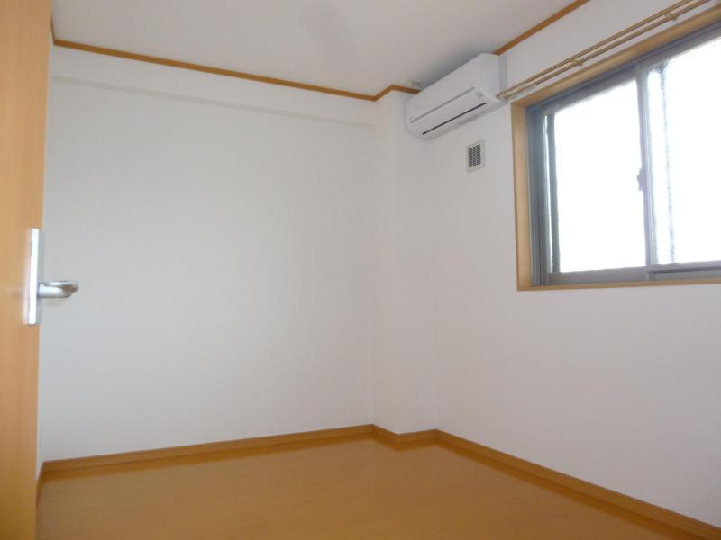 Living and room. Western-style 5.3 Pledge