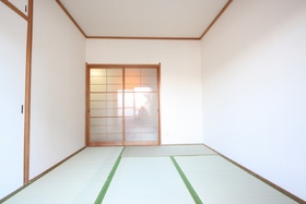 Living and room. There closet Japanese-style room 6 quires