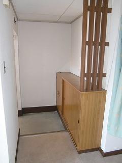 Entrance. There is also a shoe box