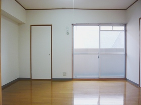 Living and room. Western-style 6.3 Pledge