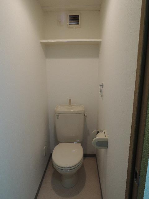 Toilet. Western-style toilet ☆