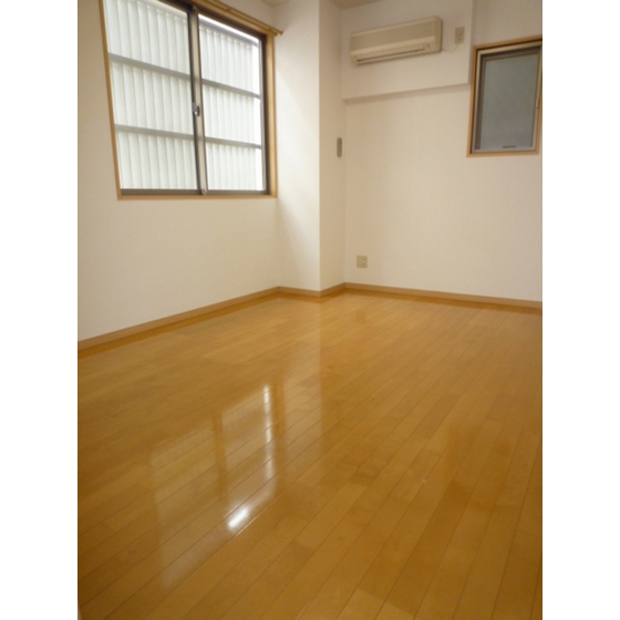 Living and room. Room 1