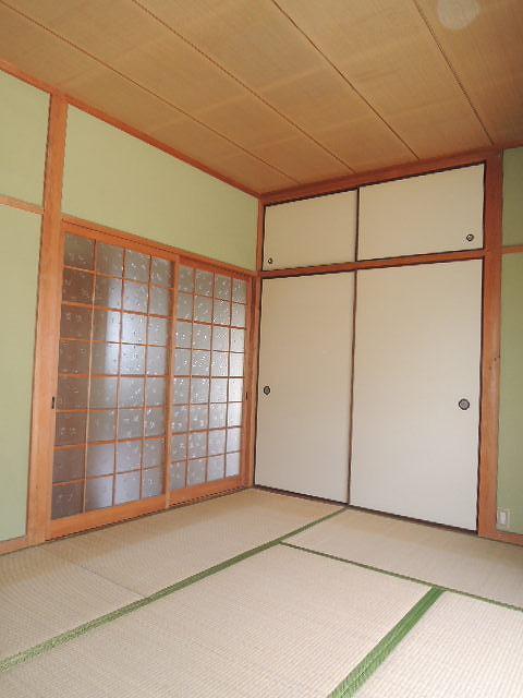 Other room space. There are Japanese-style room