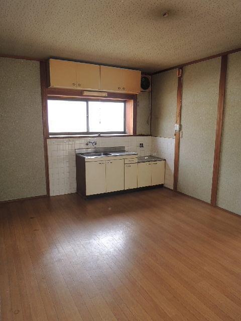 Kitchen. Spacious kitchen