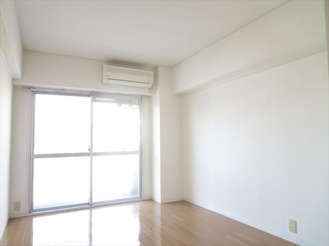 Living and room. Matsuyama Tachibana 10th Green Heights Western-style 6 Pledge