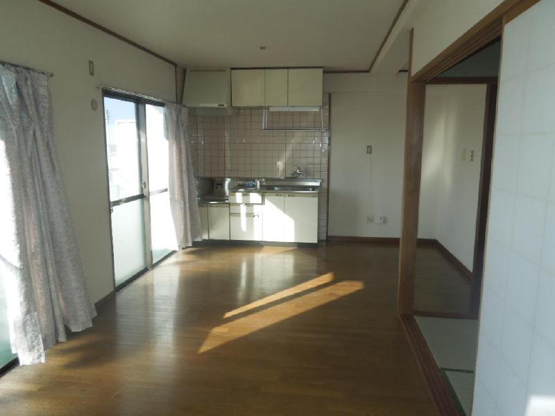 Living and room. Room 1