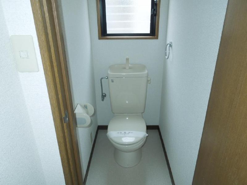 Toilet. Imazaike 4DK Detached toilet window