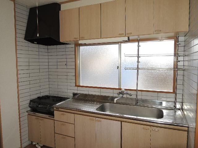 Kitchen. With gas stove (^ - ^)!