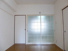 Living and room. Western-style 6 Pledge