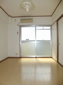 Living and room. Western-style 6 Pledge