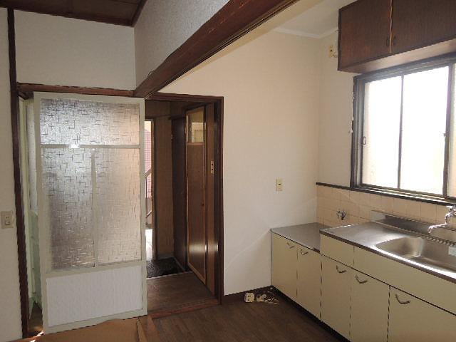 Kitchen. Bright kitchen!