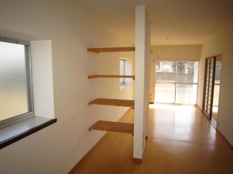 Other. Corporate Love 1st floor There LDK building with shelves