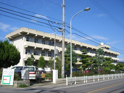 Primary school. Niihama Municipal floating island 1104m up to elementary school (elementary school)