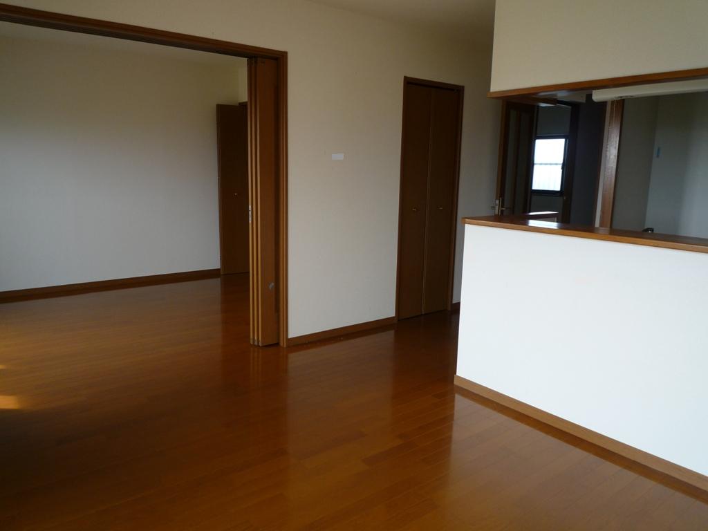 Living and room. LDK (12.1 Pledge) is counter kitchen.