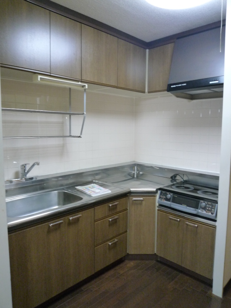 Kitchen. L temple type kitchen ・ IH with