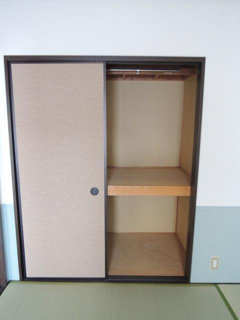 Living and room. Closet Japanese-style room