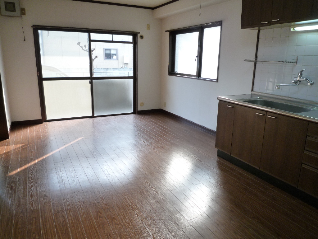 Living and room. Spacious living room