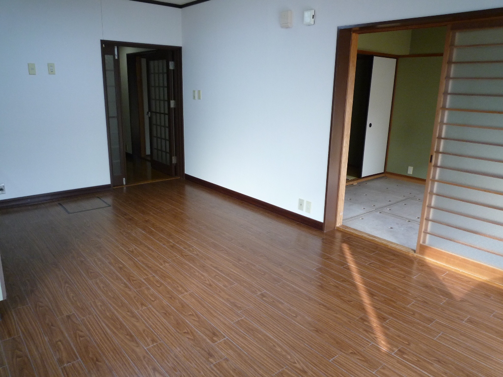 Living and room. Spacious living room