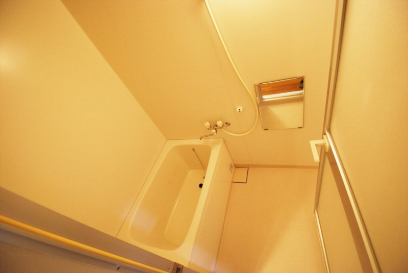 Bath. 520, Room diversion