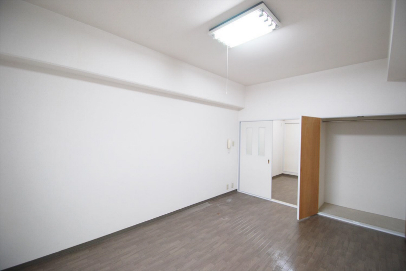 Living and room. 520, Room diversion