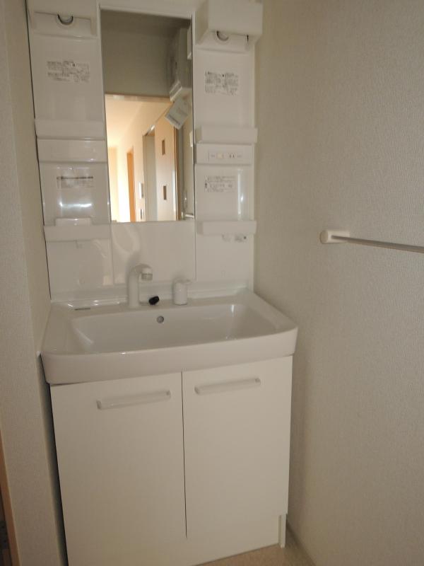 Washroom. ** Washroom **