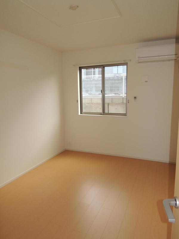 Other room space. * Western-style *