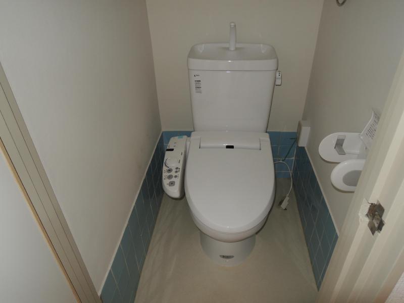 Toilet.  ☆ Bidet ☆