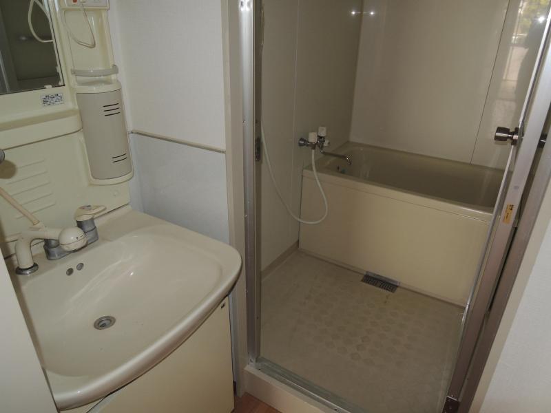 Washroom. * Lavatory *