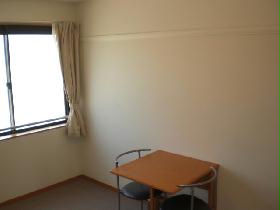 Living and room. 1F flooring, 2F carpet