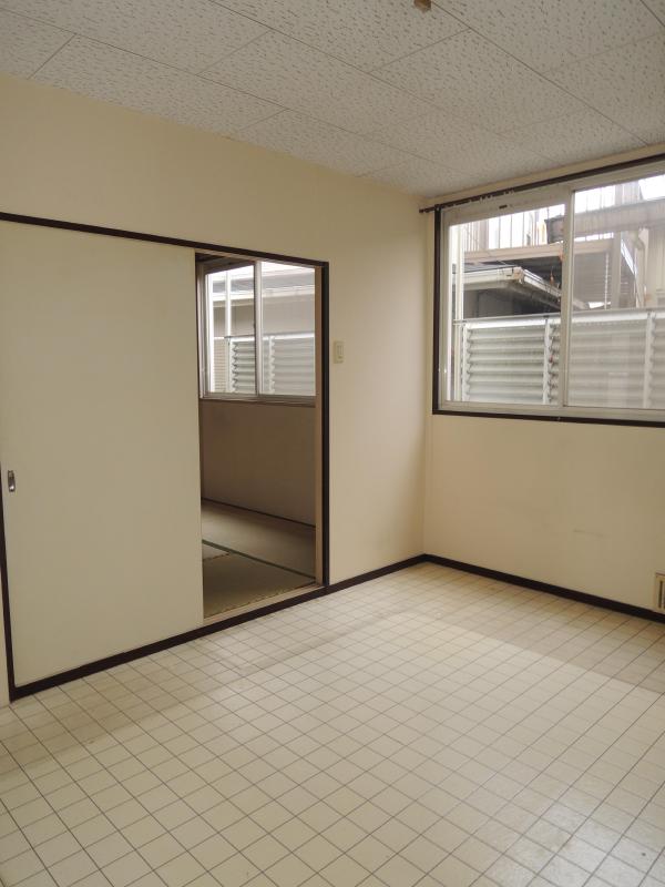 Living and room. * DK *