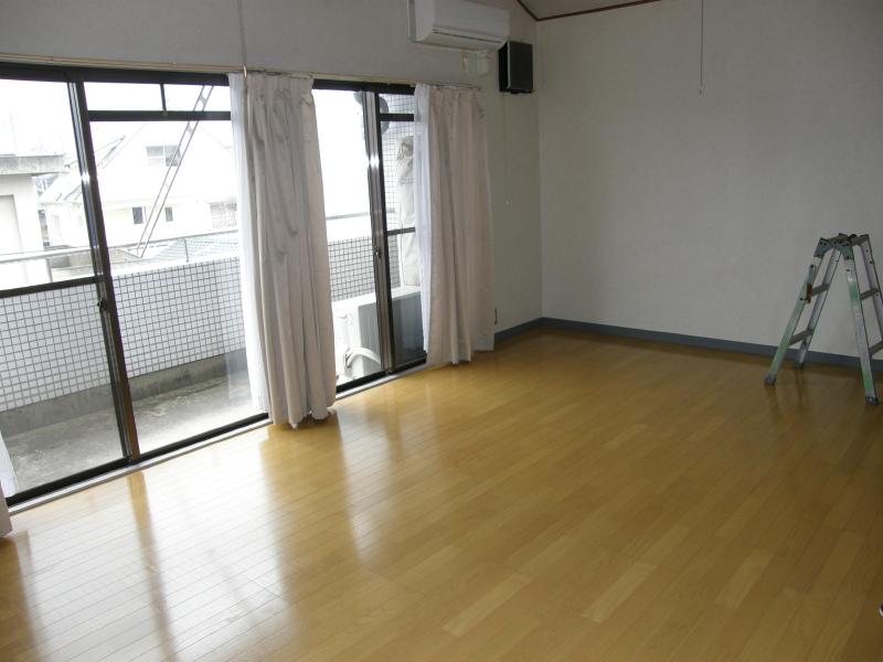 Living and room.  ☆ Spacious Western-style ☆