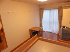 Living and room. 1F flooring, 2F carpet