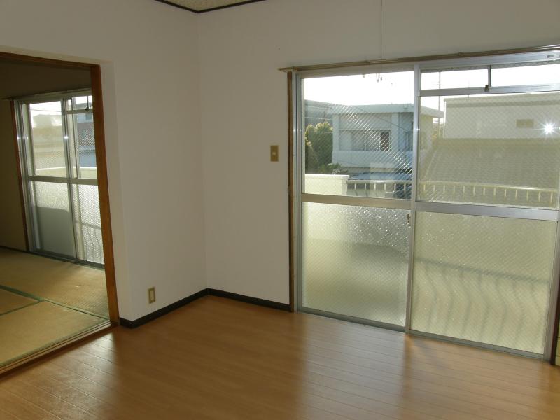 Living and room. ☆ DK ☆