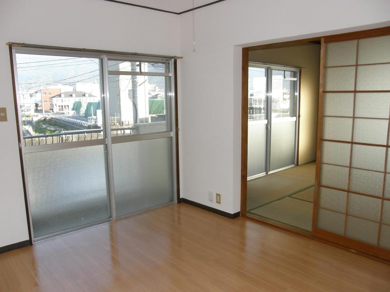 Living and room. ☆ South-facing Western-style ☆