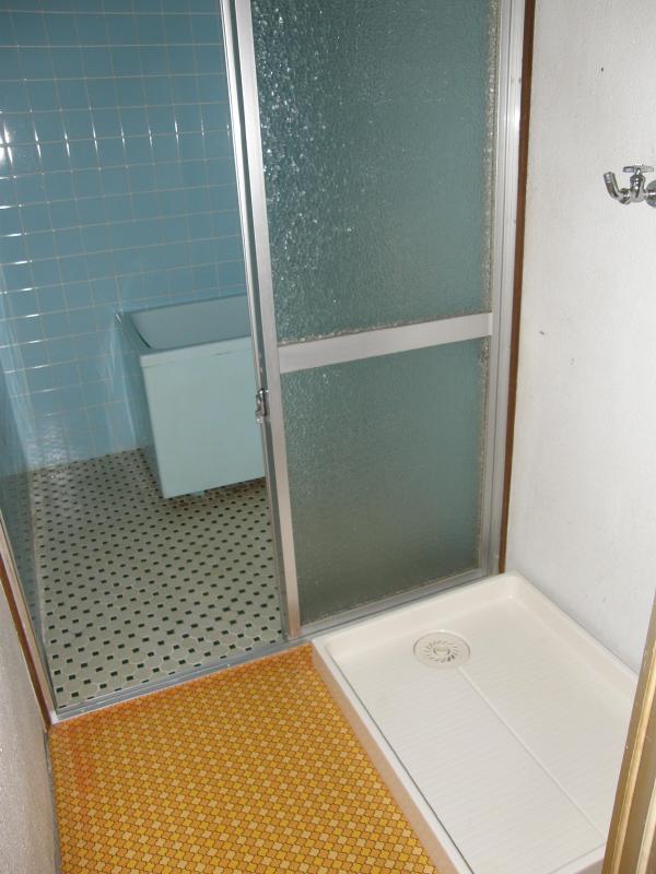 Washroom. * Lavatory *