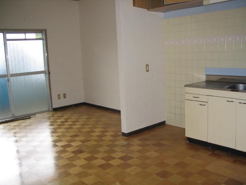 Living and room. A bright room!