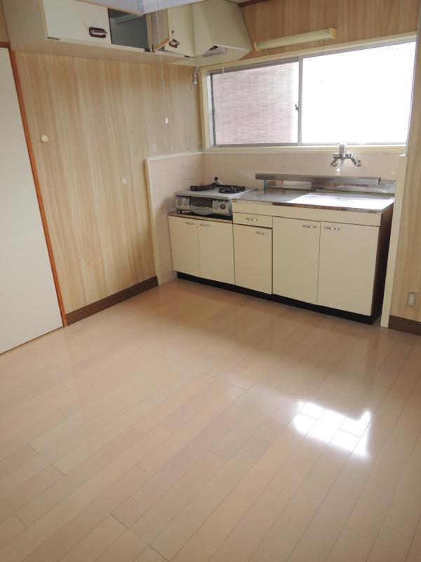 Kitchen. ※ With stove ※