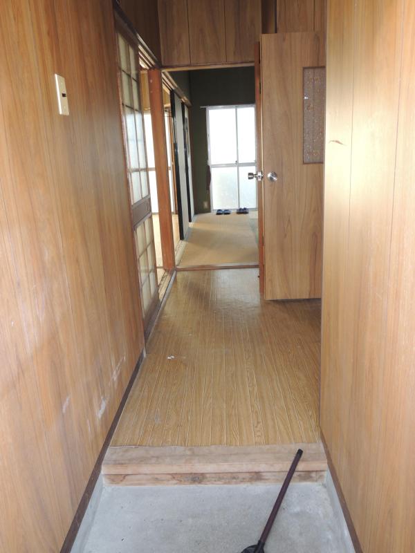 Entrance. *Entrance*